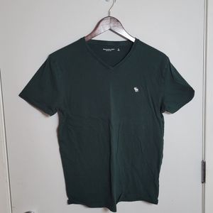 Abercrombie & Fitch V-Neck